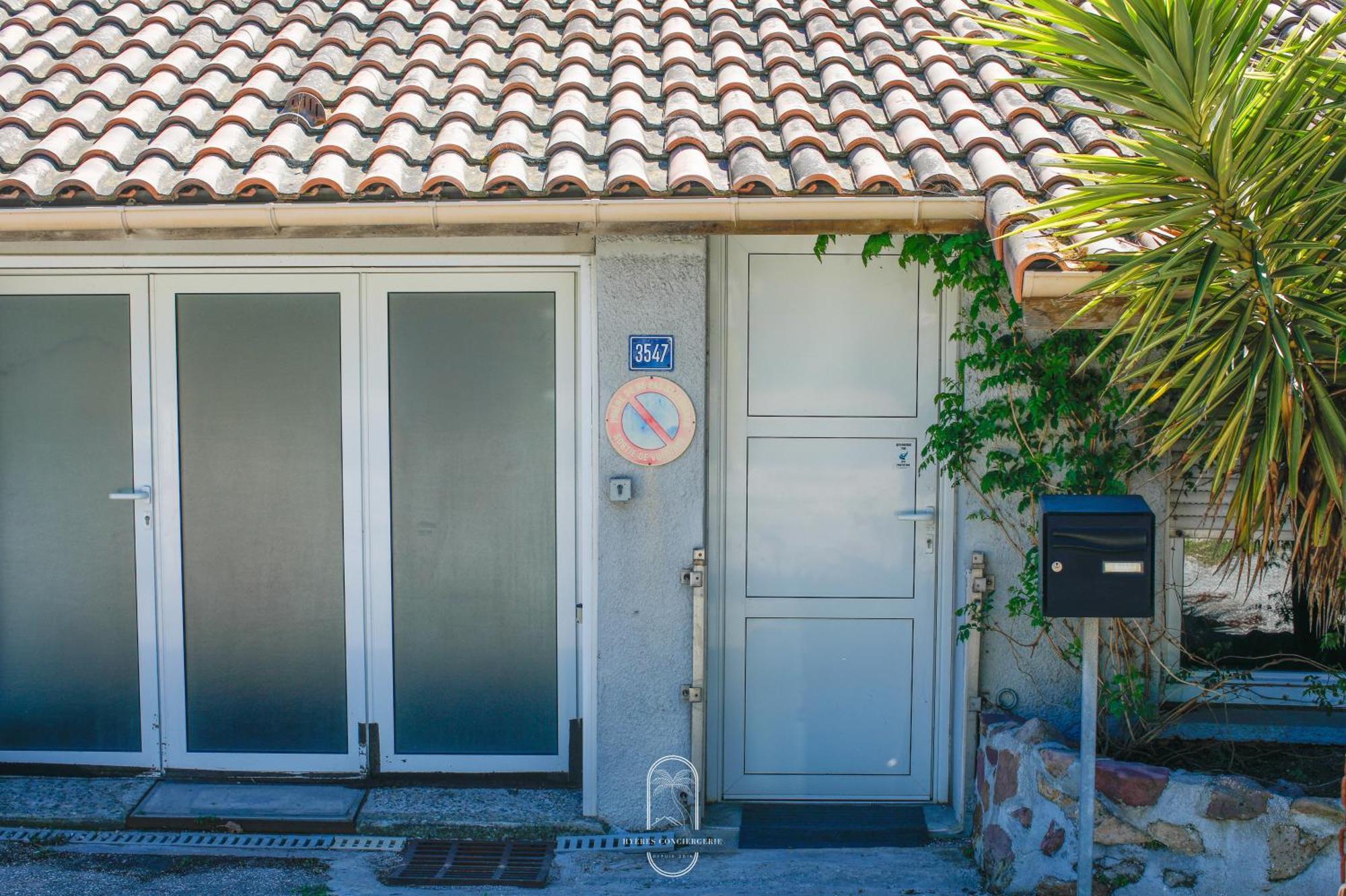 Maison Sur L'Eau-Hyeres-Almanarre-Parkings Clim Wifi By Hc Zewnętrze zdjęcie